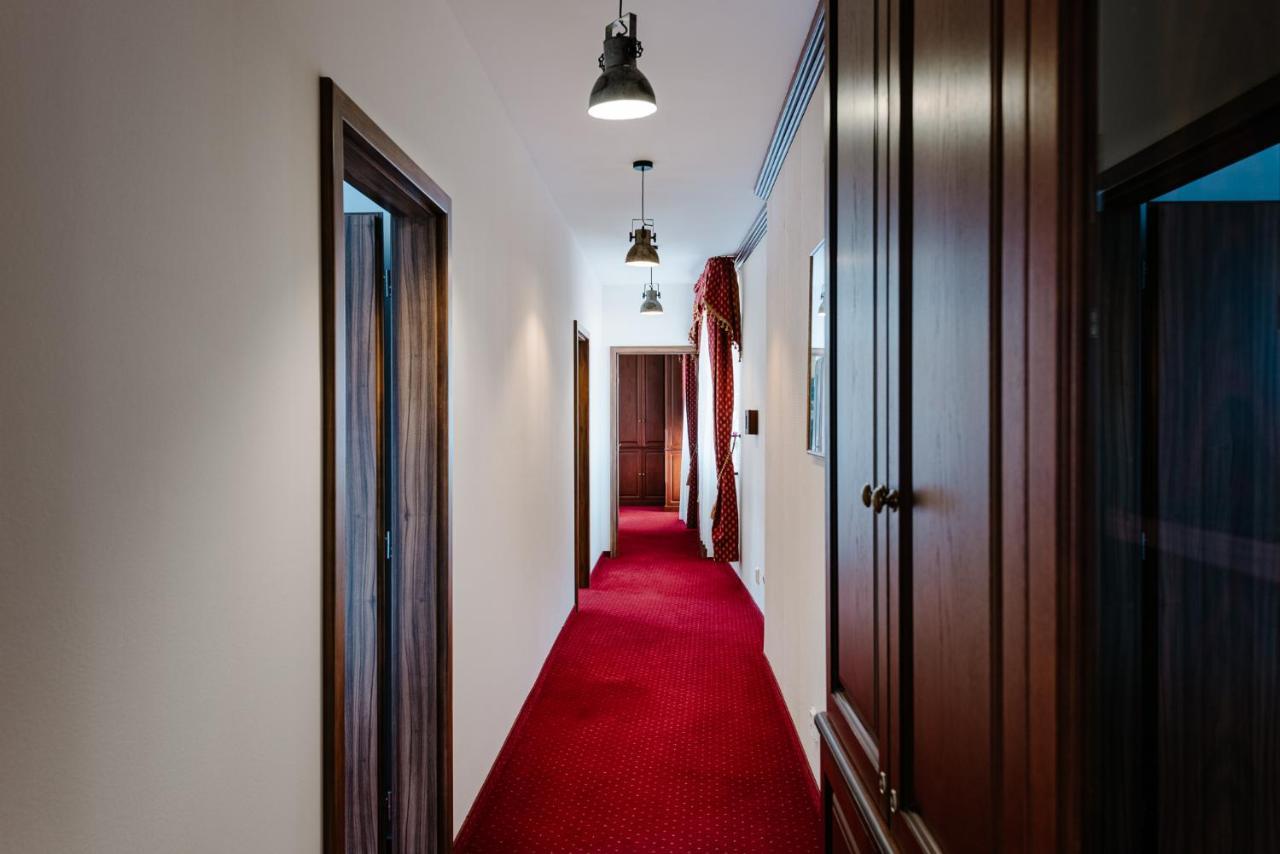Petra Inn Apartments In Historical Palace Bratislava Luaran gambar