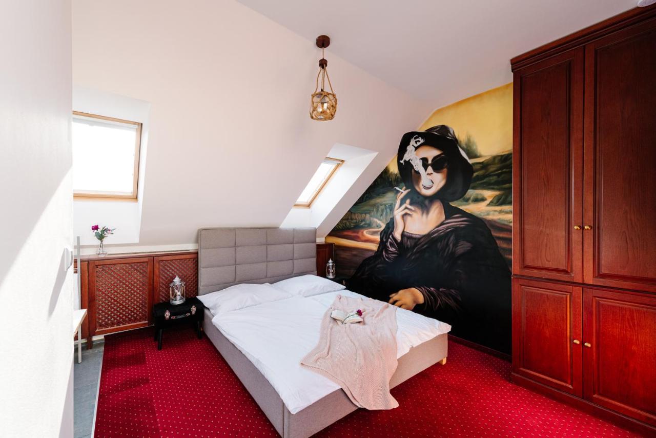 Petra Inn Apartments In Historical Palace Bratislava Luaran gambar