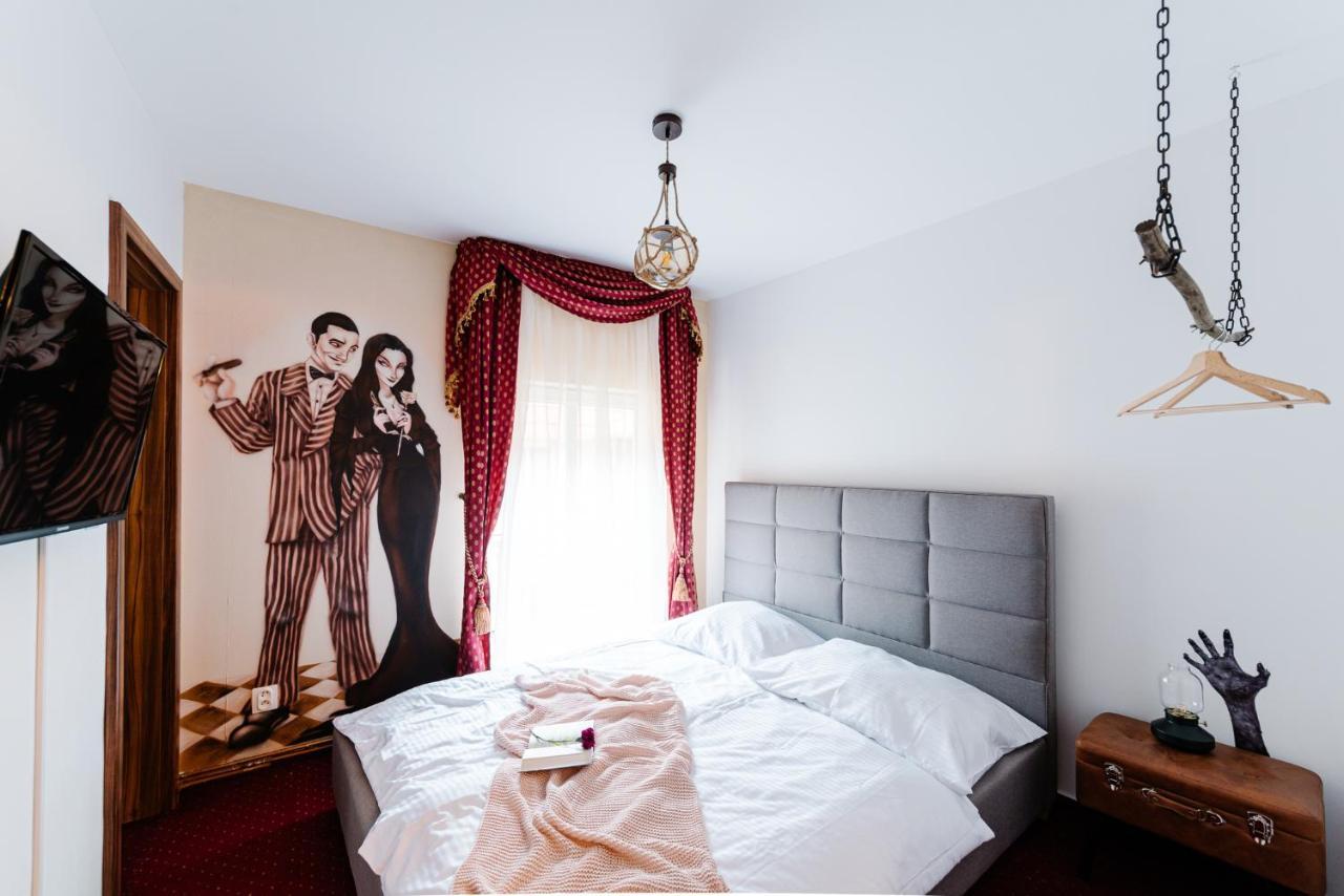 Petra Inn Apartments In Historical Palace Bratislava Luaran gambar