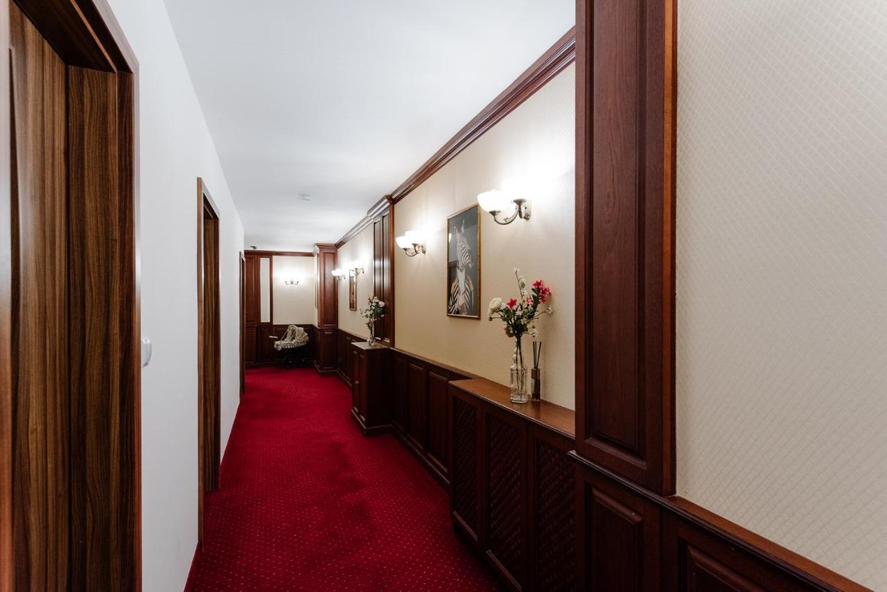 Petra Inn Apartments In Historical Palace Bratislava Luaran gambar