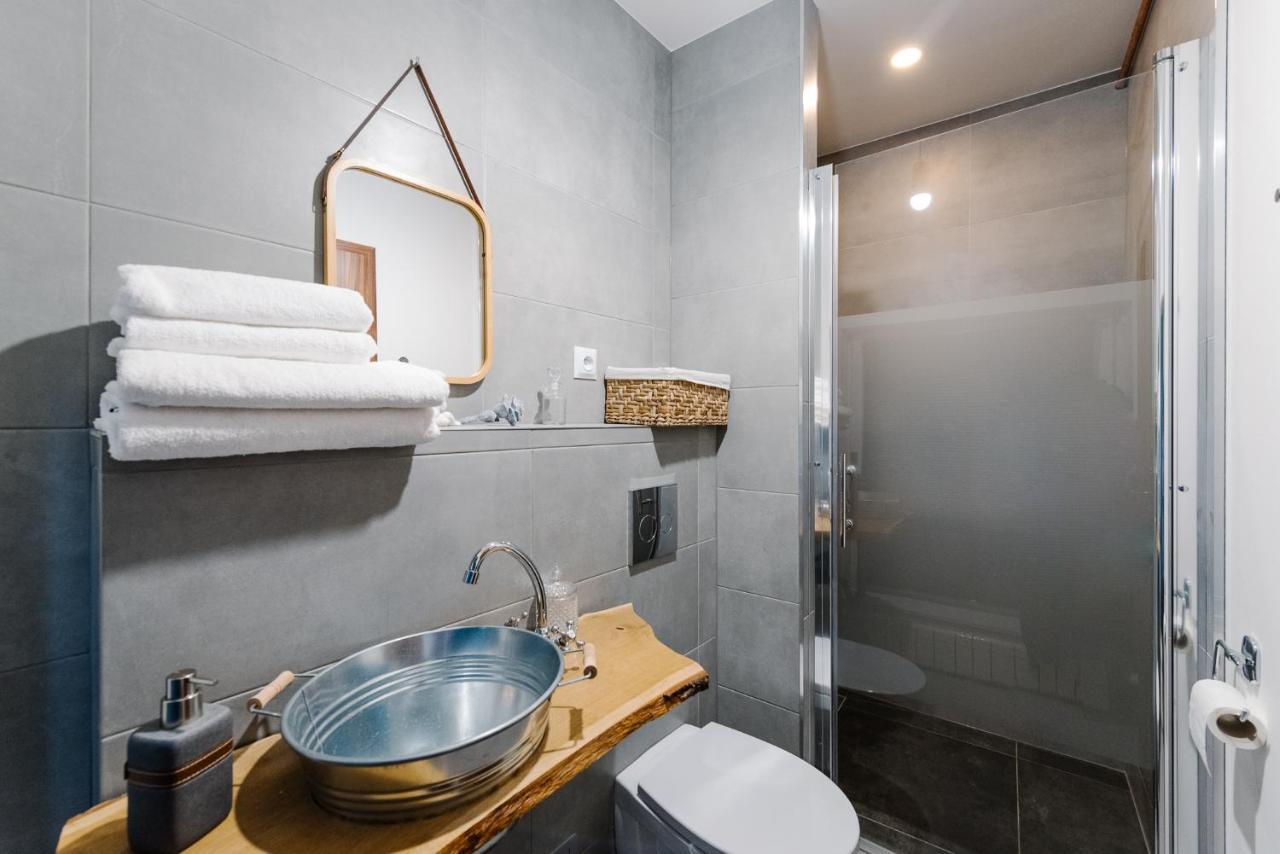 Petra Inn Apartments In Historical Palace Bratislava Luaran gambar
