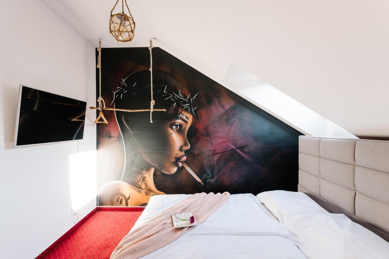 Petra Inn Apartments In Historical Palace Bratislava Luaran gambar