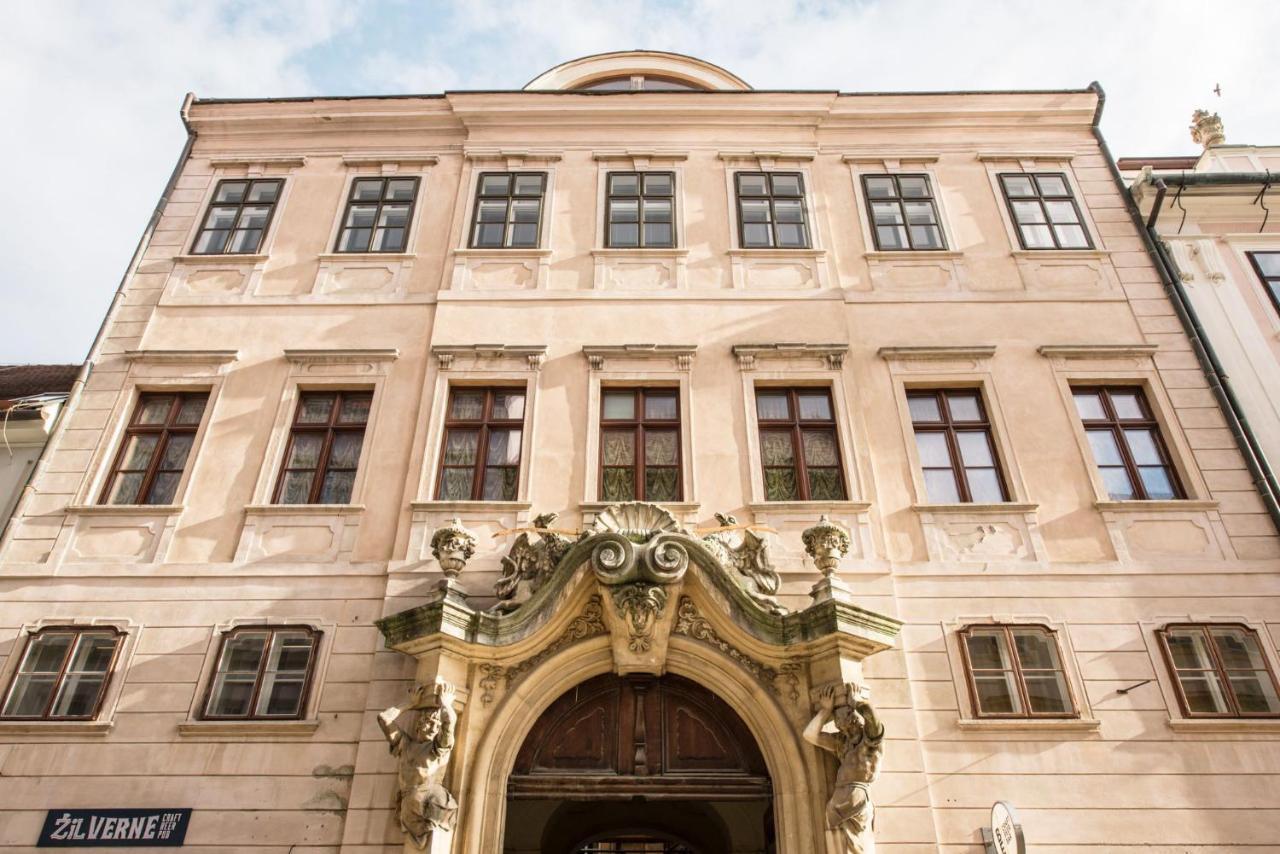 Petra Inn Apartments In Historical Palace Bratislava Luaran gambar
