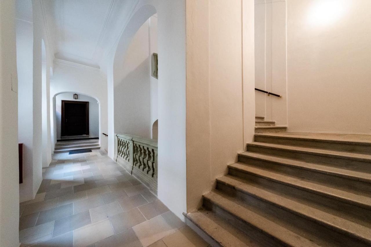 Petra Inn Apartments In Historical Palace Bratislava Luaran gambar