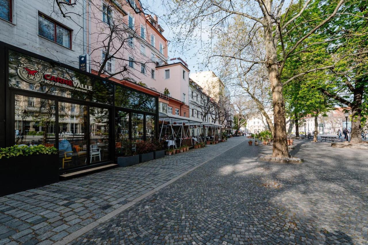 Petra Inn Apartments In Historical Palace Bratislava Luaran gambar