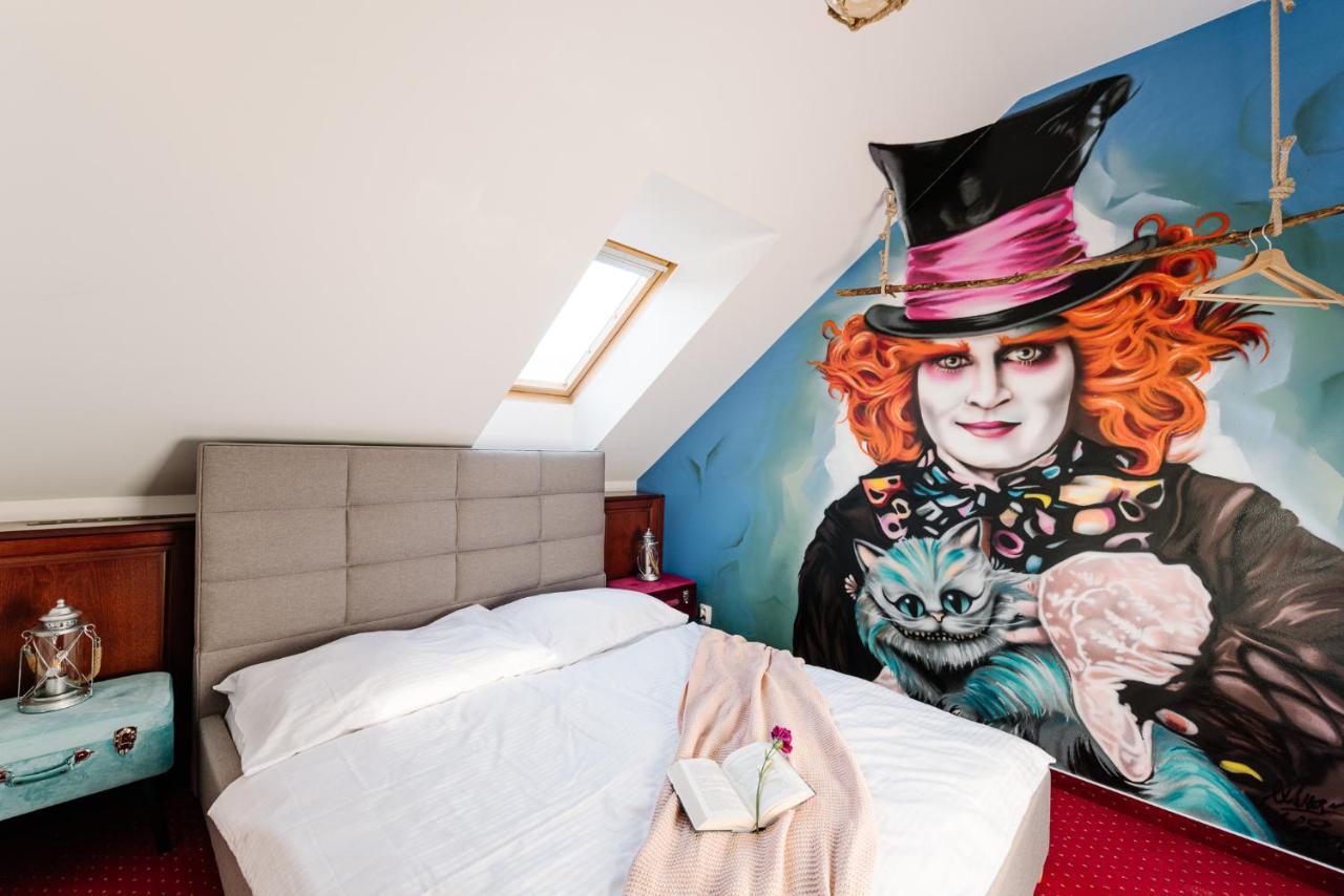 Petra Inn Apartments In Historical Palace Bratislava Luaran gambar