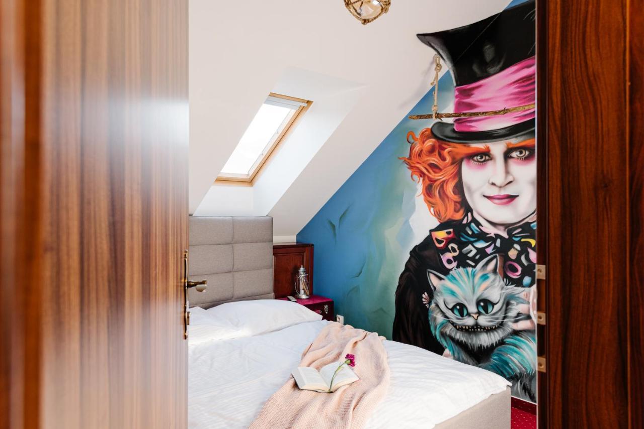 Petra Inn Apartments In Historical Palace Bratislava Luaran gambar