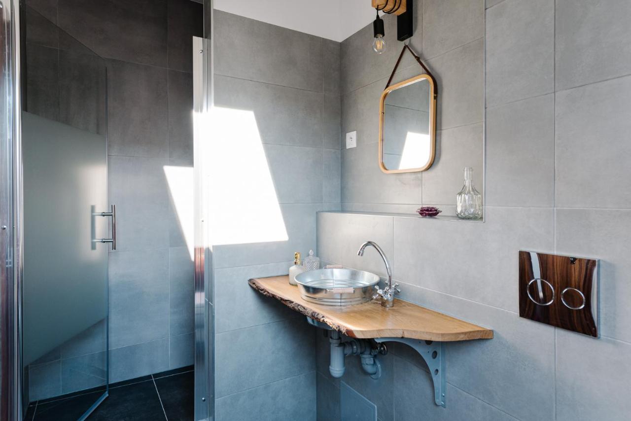 Petra Inn Apartments In Historical Palace Bratislava Luaran gambar